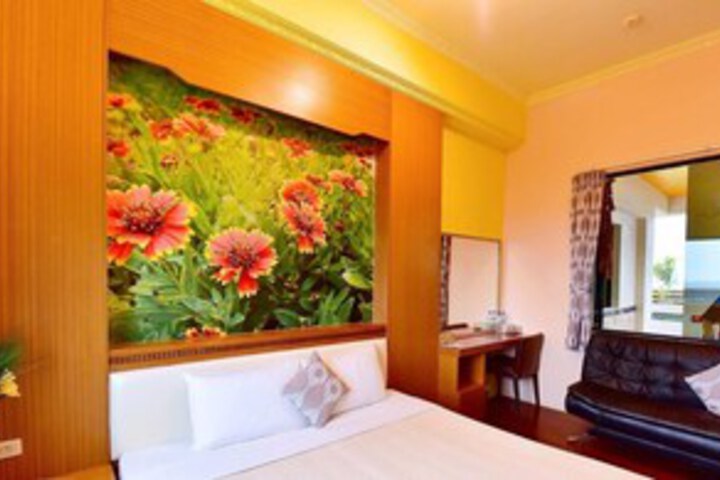 Room 16 of 28