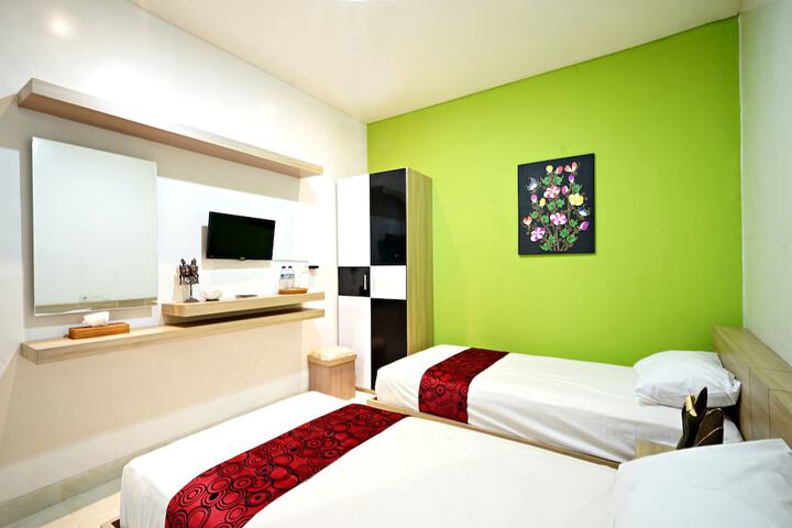 Room 10 of 42