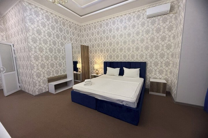 Room 28 of 107