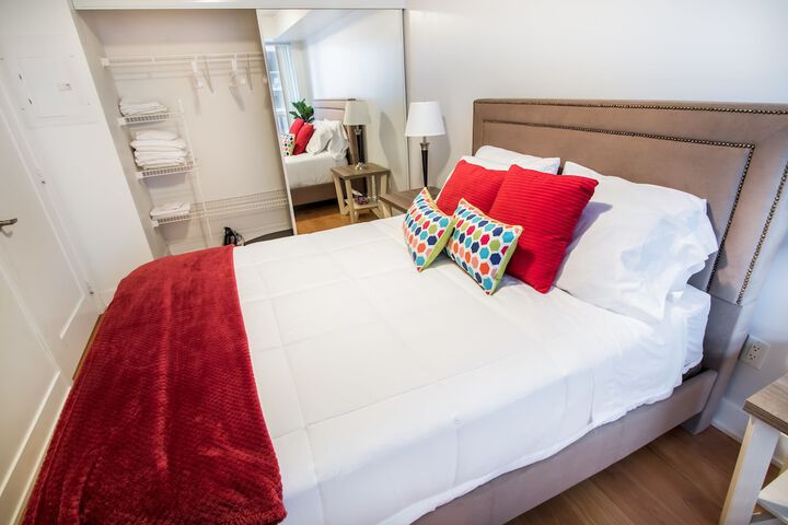 DelSuites Downtown Toronto Element