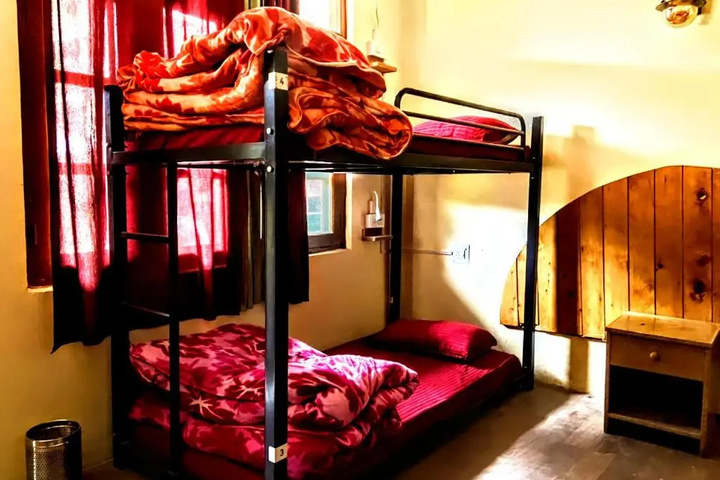Room 4 of 11
