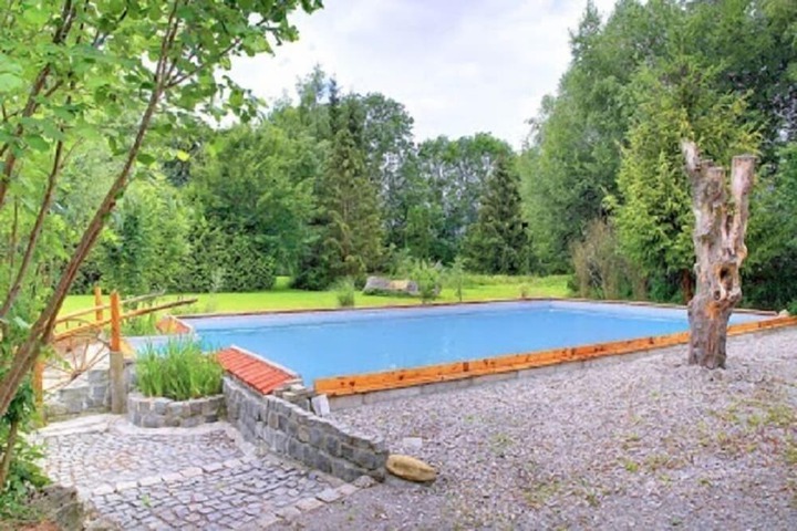 Pool 10 of 21