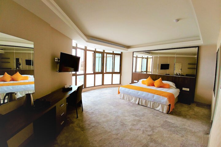Room 26 of 97