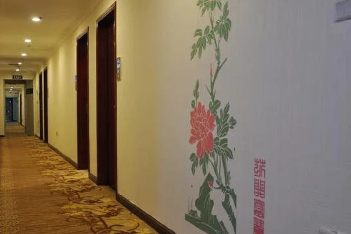 Room 8 of 9