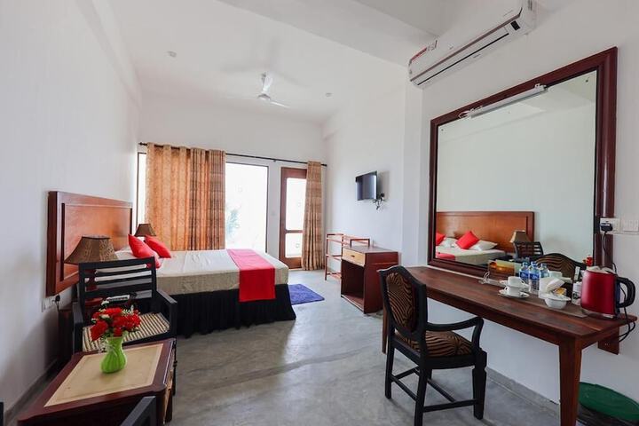 Room 6 of 23