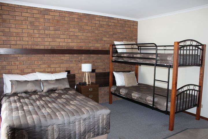 Room 3 of 49