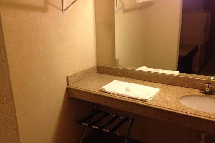 Room 6 of 10