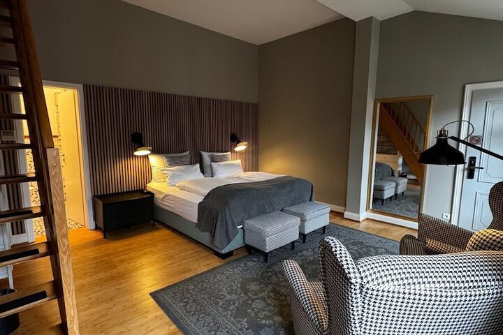 Room 45 of 179