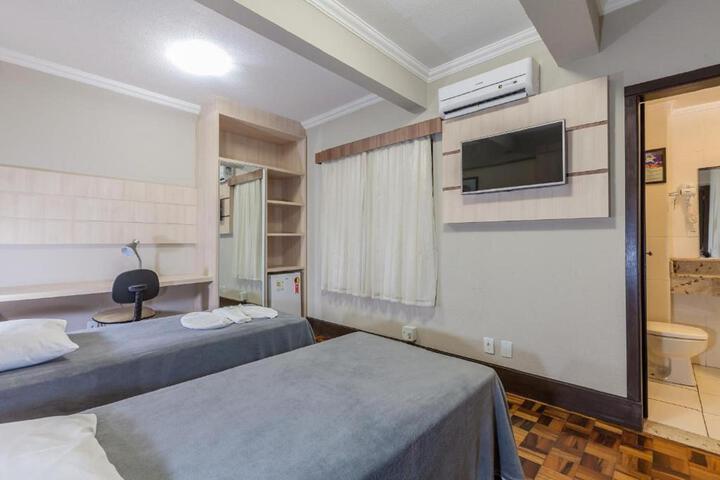 Room 16 of 40