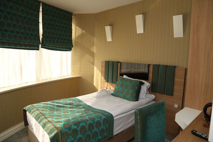 Room 4 of 12
