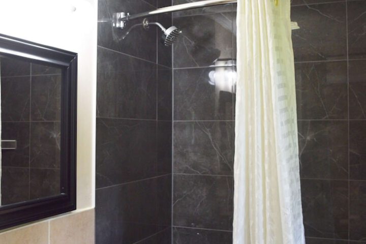 Standard Room, King or Two Doubles (6 of 8)