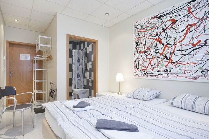 Room 33 of 94