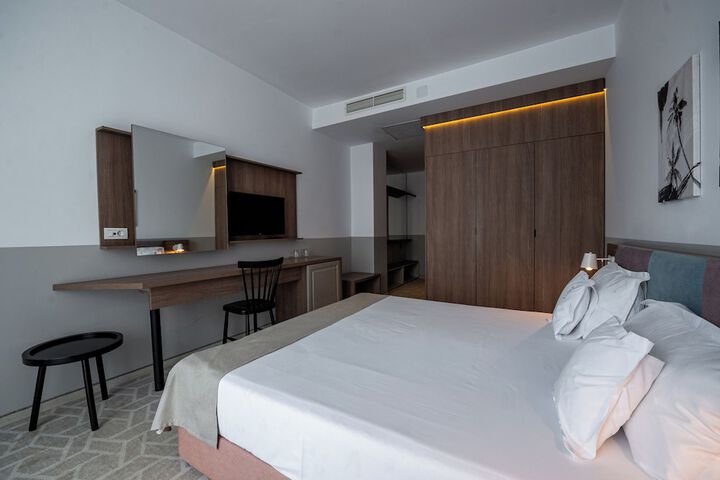 Room 42 of 51