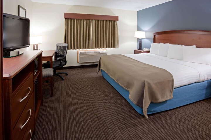 1 King Bed Mobility Accessible (5 of 18)