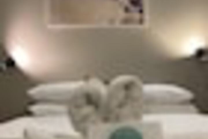 Room 80 of 243