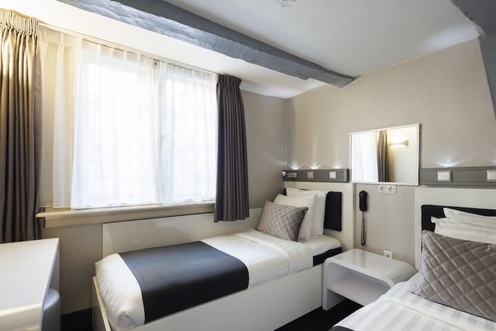 Room 21 of 74