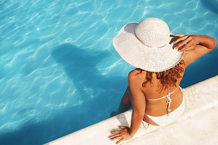 Hotel with Pool