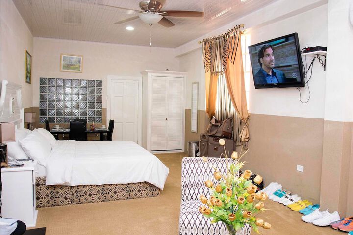 Room 10 of 30