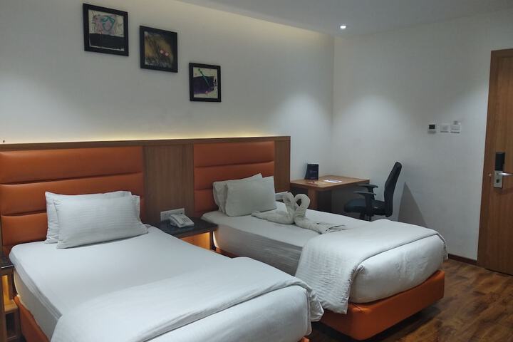 Room 13 of 35