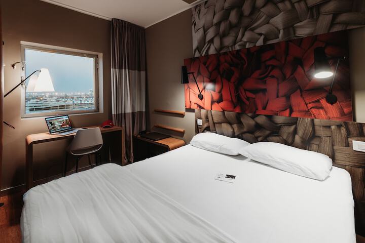 Room 21 of 100