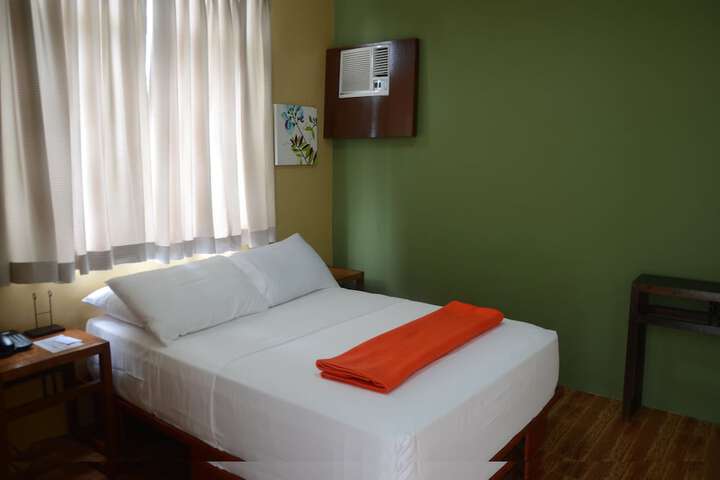 Room 9 of 29