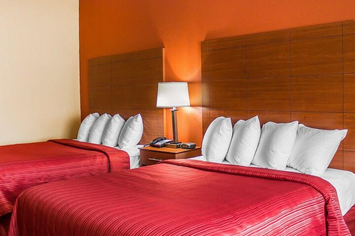 2 Queen Beds (4 of 5)