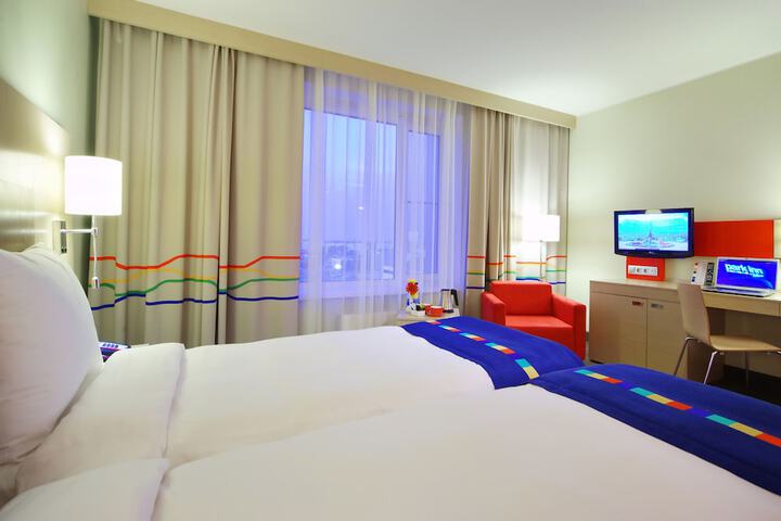 Room 7 of 94