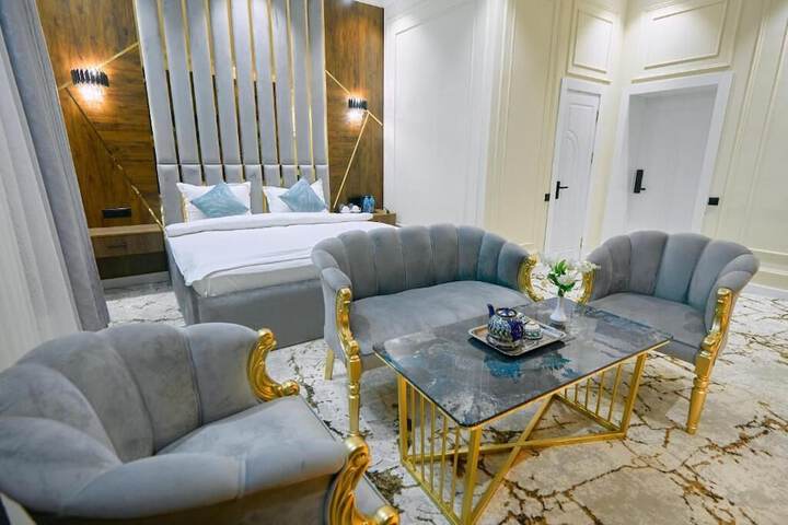 Room 2 of 33