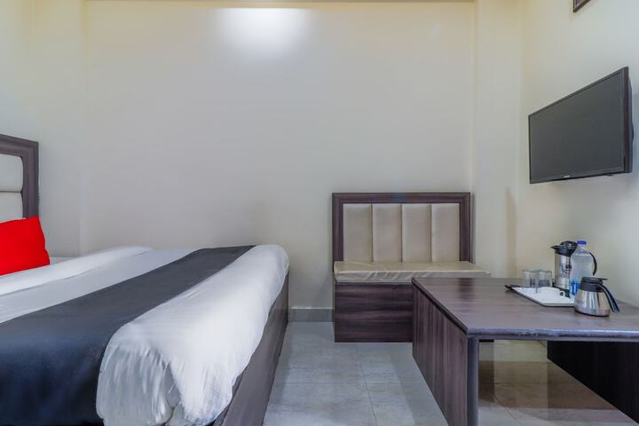 Room 6 of 17