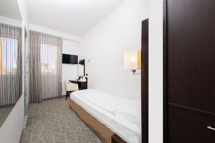 Room 15 of 46