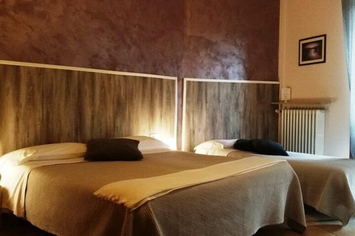Room 2 of 20