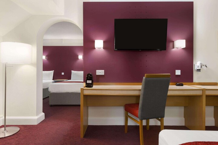 Room 10 of 22