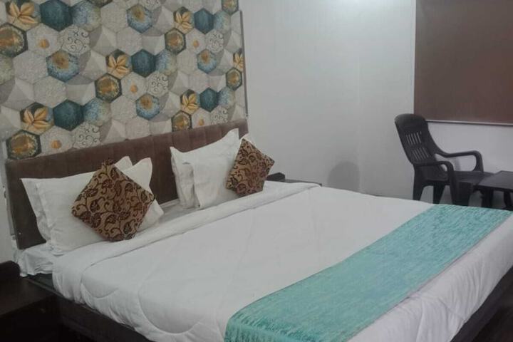 Room 15 of 31