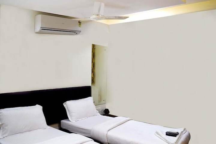 Room 9 of 25