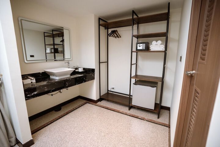 Room 34 of 52