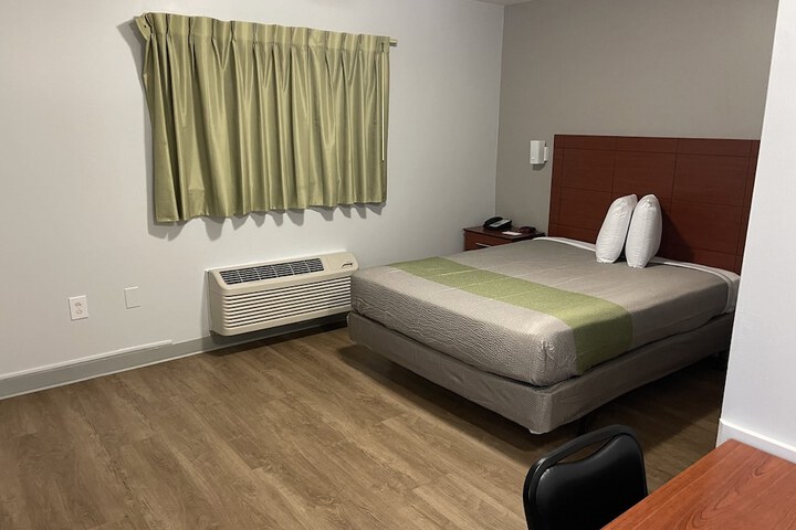 Room 10 of 26
