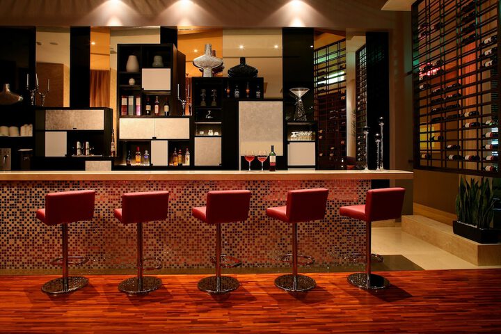 Lounge 44 of 54