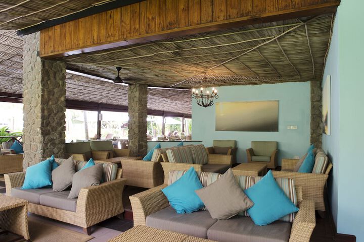 Lounge 88 of 140