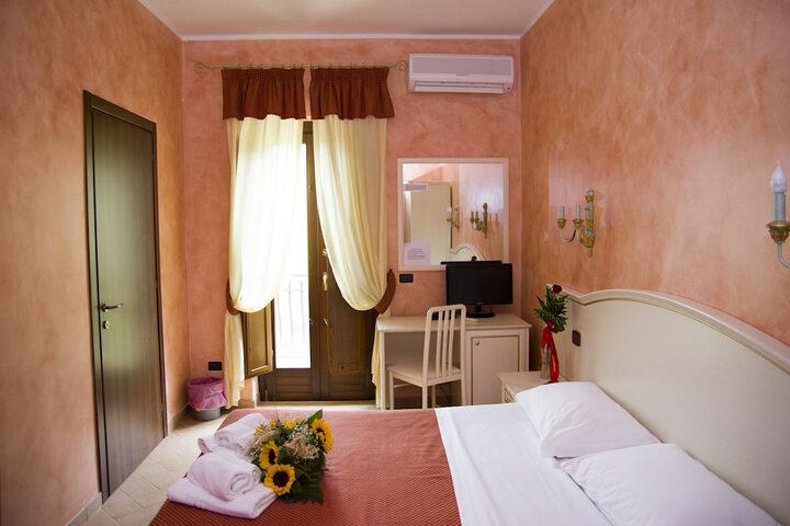 Room 18 of 132