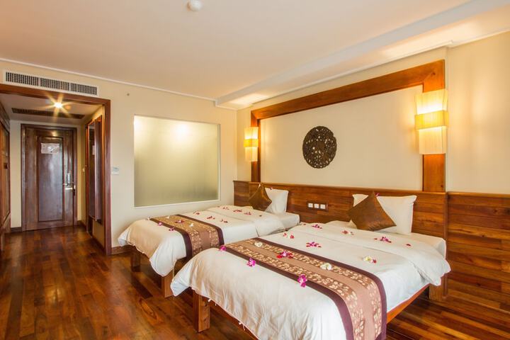 Room 32 of 90