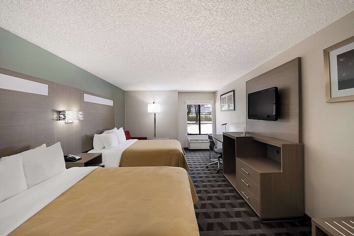 2 Double Beds (11 of 19)