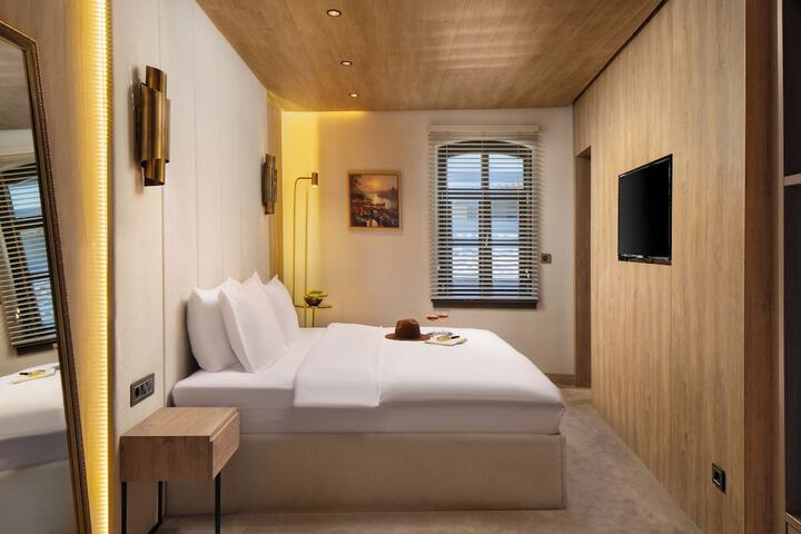Room 13 of 40