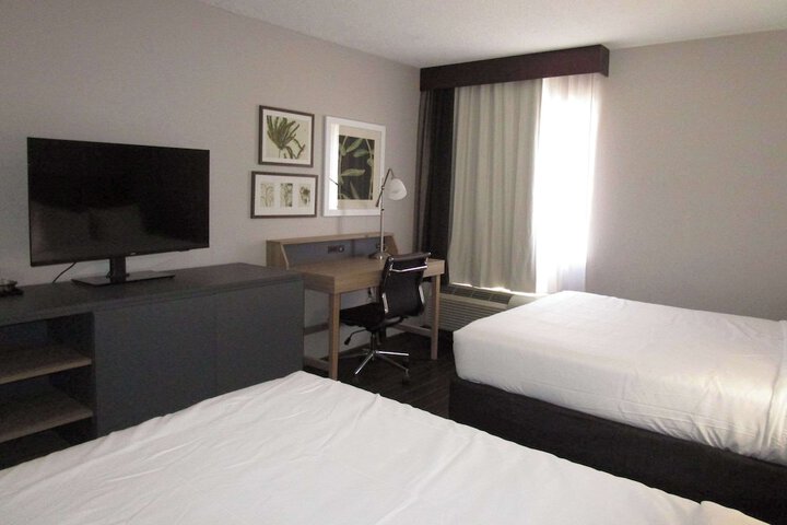 2 Queen Beds (8 of 13)