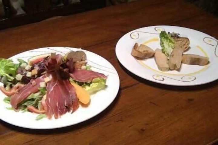 Dining 24 of 32