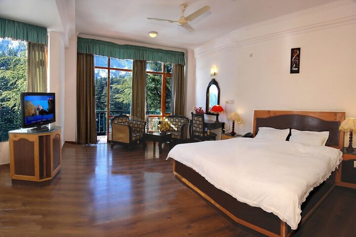 Room 5 of 12