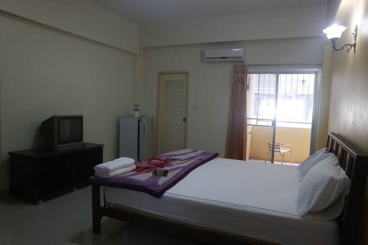 Room 4 of 17