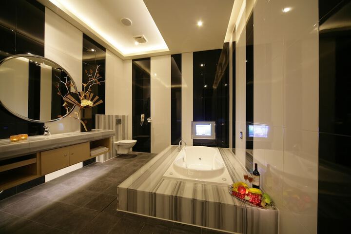 Room 18 of 65