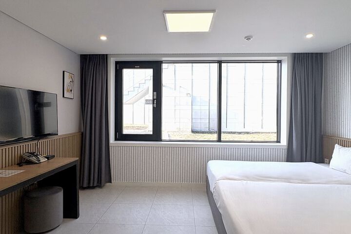 Room 10 of 96