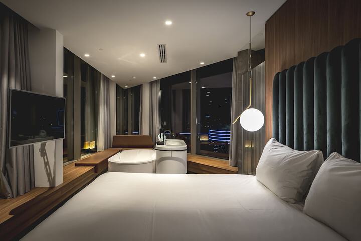 Room 12 of 77
