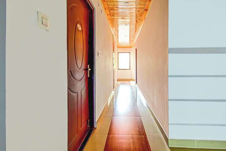 Ballroom/Hall 50 of 51